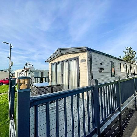 Stunning 8 Berth Caravan With Decking At Kessingland Beach Ref 90017D Benacre Zewnętrze zdjęcie