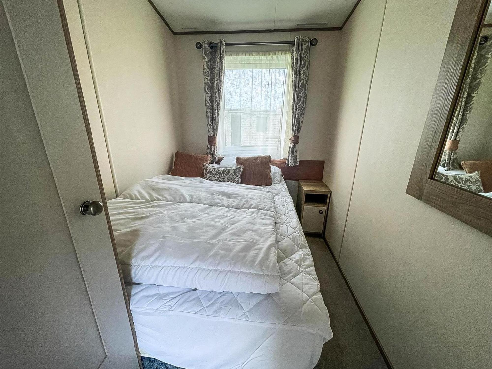 Stunning 8 Berth Caravan With Decking At Kessingland Beach Ref 90017D Benacre Zewnętrze zdjęcie
