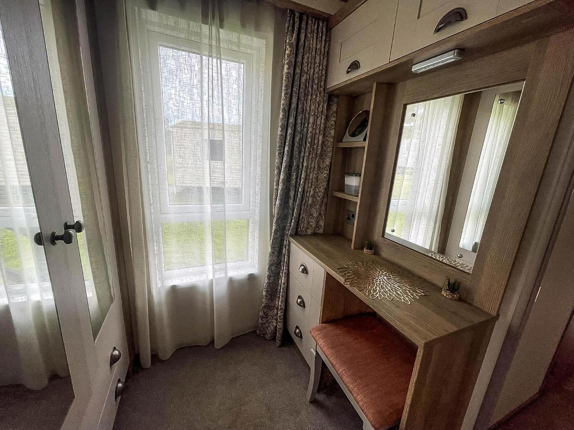 Stunning 8 Berth Caravan With Decking At Kessingland Beach Ref 90017D Benacre Zewnętrze zdjęcie
